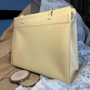 Louis Vuitton Epi Croisette PM in Vanilla. AUTHENTICATED. $599